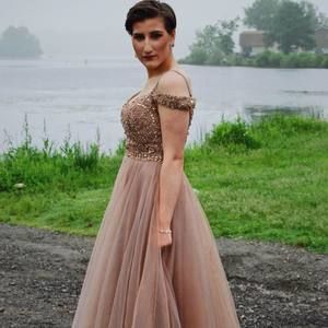 Meet your Posher, Gabriela